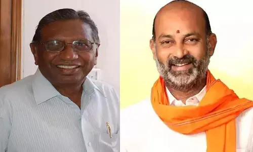 Bandi Sanjay: తెలంగాణ పౌరుషాన్ని తట్టి లేపిన స్పూర్తి ప్రదాత.. ప్రొ జయశంకర్ కు బండి సంజయ్ నివాళులు