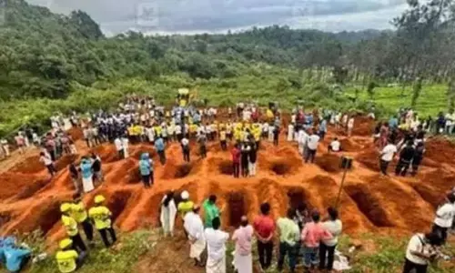 Wayanad landslides: వయనాడ్‌లో హృదయ విదారక ఘటన.. మృతదేహాల సామూహిక ఖననం