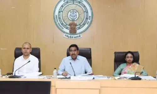 అమరావతి: మున్సిపల్ కమిషనర్లతో.. మంత్రి నారాయణ అత్యవసర సమావేశం