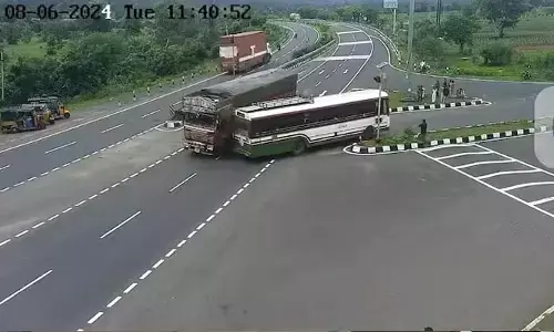 TGSRTC : జస్ట్ మిస్సయింది! ఆర్టీసీ బస్సుకు తప్పిన ఘోర రోడ్డు ప్రమాదం