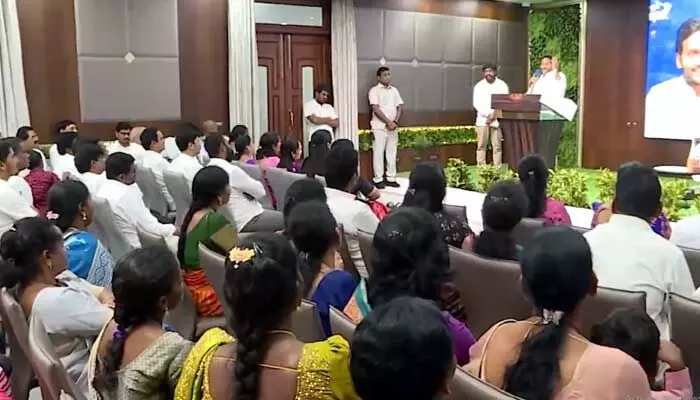 పాడేరు ప్రజా ప్రతినిధులతో జగన్ భేటీ.. ఉప ఎన్నికపై దిశానిర్దేశం పాడేరు ప్రజా ప్రతినిధులతో జగన్ భేటీ.. ఉప ఎన్నికపై దిశానిర్దేశం