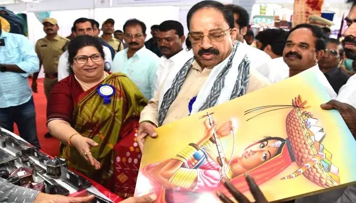 Minister Tummala Nageswara Rao : చేనేత కార్మికుల సంక్షేమానికి ప్రభుత్వం కట్టుబడి ఉంది Minister Tummala Nageswara Rao : చేనేత కార్మికుల సంక్షేమానికి ప్రభుత్వం కట్టుబడి ఉంది