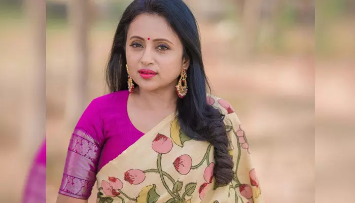 Anchor Suma : నేను మోసం చేయలేదు.. వివాదంపై స్పందించిన యాంకర్ సుమ Anchor Suma : నేను మోసం చేయలేదు.. వివాదంపై స్పందించిన యాంకర్ సుమ