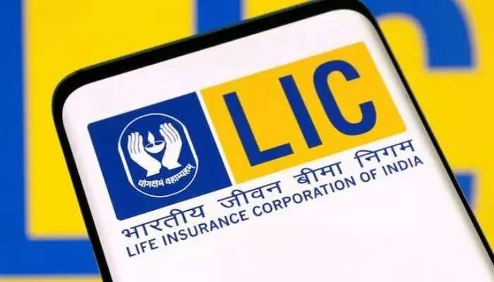LIC: ఎల్ఐసీలో మరో 5 శాతం వాటా తగ్గించే యోచనలో ప్రభుత్వం LIC: ఎల్ఐసీలో మరో 5 శాతం వాటా తగ్గించే యోచనలో ప్రభుత్వం