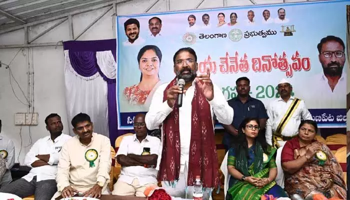 MLA Vakita Srihari : కేంద్ర, రాష్ట్ర పథకాలను సద్వినియోగం చేసుకోవాలి.. MLA Vakita Srihari : కేంద్ర, రాష్ట్ర పథకాలను సద్వినియోగం చేసుకోవాలి..