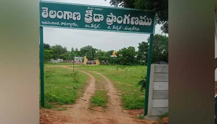 Hindu temples : దుర్గమ్మా.. గుడిదారి కష్టాలు తీర్చమ్మా..! Hindu temples : దుర్గమ్మా.. గుడిదారి కష్టాలు తీర్చమ్మా..!