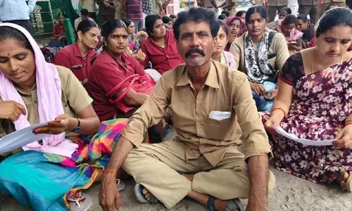 Suspension: అన్యాయంగా సస్పెండ్ చేశారు..! ఆందోళనకు దిగిన ఆర్టీసీ ఉద్యోగులు