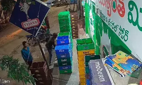 Milk thieves : పాలను కూడా వదలని దొంగలు..