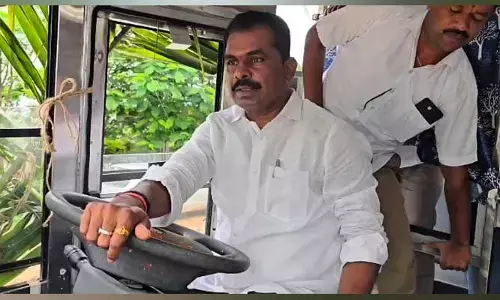 MLA : డ్రైవర్ అవతారమెత్తిన ఎమ్మెల్యే..