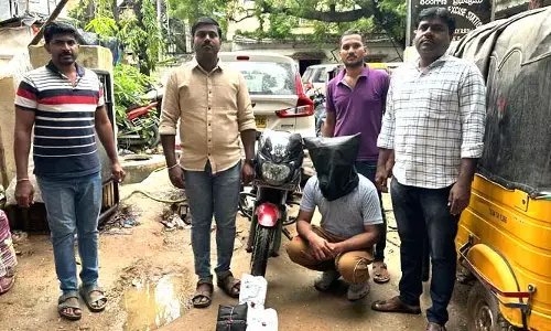 ganja : గంజాయి అమ్ముతున్న వ్యక్తి అరెస్ట్