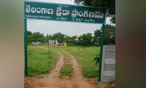 Hindu temples : దుర్గమ్మా.. గుడిదారి కష్టాలు తీర్చమ్మా..!