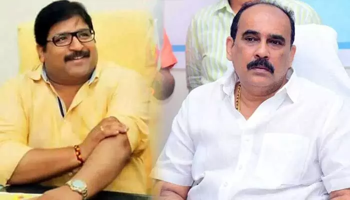ఒంగోలులో మళ్లీ ఓట్ల లెక్కింపు.. 12 పోలింగ్ కేంద్రాల్లో మాక్ పోలింగ్ ఒంగోలులో మళ్లీ ఓట్ల లెక్కింపు.. 12 పోలింగ్ కేంద్రాల్లో మాక్ పోలింగ్