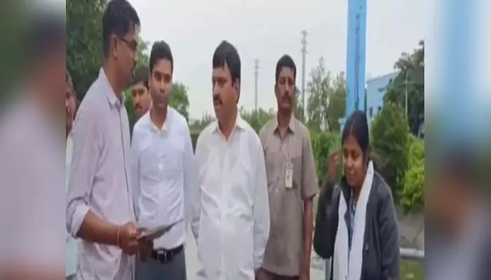 Ponguleti Srinivas: కనీసం తీసుకున్న జీతం మందం అయినా పని చేయండి.. అధికారులపై పొంగులేటి సీరియస్ Ponguleti Srinivas: కనీసం తీసుకున్న జీతం మందం అయినా పని చేయండి.. అధికారులపై పొంగులేటి సీరియస్
