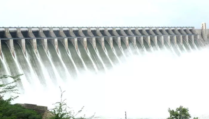 Nagarjunasagar : నాగార్జునసాగర్ ప్రాజెక్ట్కు భారీగా వరద Nagarjunasagar : నాగార్జునసాగర్ ప్రాజెక్ట్కు భారీగా వరద