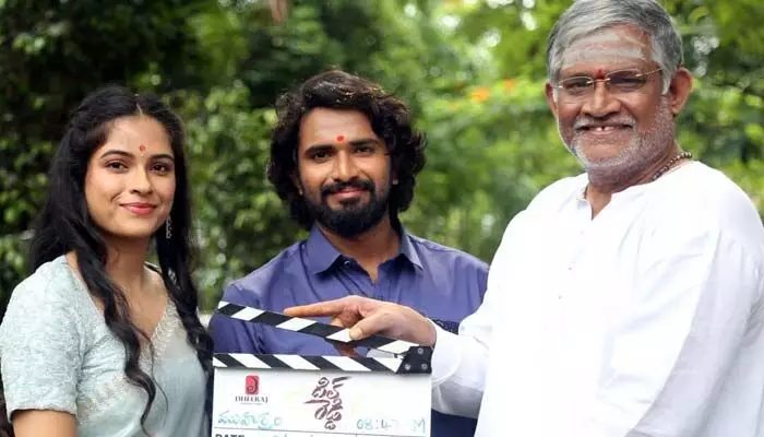 Dil Reddy: వైభవంగా ప్రారంభమైన దిల్ రెడ్డి.. క్లాప్ కొట్టిన సీనియర్ నటుడు Dil Reddy: వైభవంగా ప్రారంభమైన దిల్ రెడ్డి.. క్లాప్ కొట్టిన సీనియర్ నటుడు