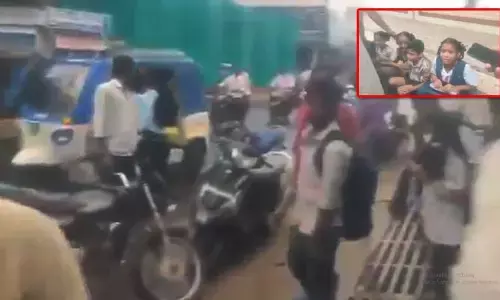 బాపట్లలో స్కూల్ ఆటో బోల్తా..  చిన్న పిల్లలకు గాయాలు