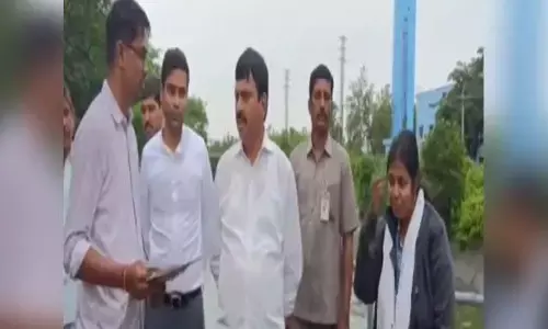 Ponguleti Srinivas: కనీసం తీసుకున్న జీతం మందం అయినా పని చేయండి.. అధికారులపై పొంగులేటి సీరియస్