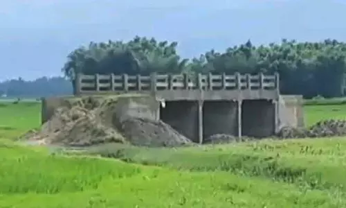 Bridge:బ్రిడ్జి వేశారు కానీ..రోడ్డు విస్తరణ మరిచారు!