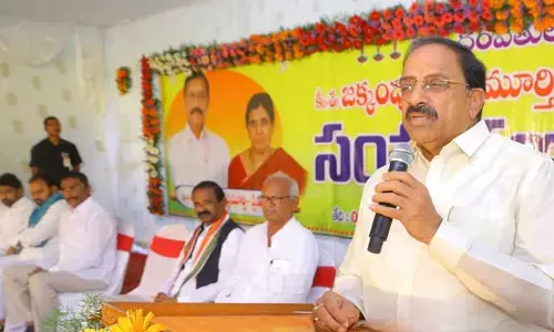 Thummala Nageswara Rao :  ప్రజాసేవలో జక్కంపూడి కుటుంబం