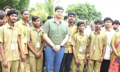 Collector Ashish Sangwan : నాగిరెడ్డి పేట్ లో జిల్లా కలెక్టర్ సుడిగాలి పర్యటన
