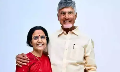 Nara Bhuvaneswari:ప్రేమగా చీరలు కొనుక్కొచ్చిన చంద్రబాబు ..నారా భువనేశ్వరి రియాక్షన్ ఇదే!