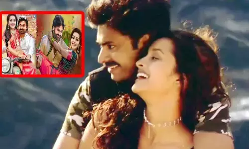 PAWAN KALYAN: రేణు దేశాయ్‌ను ఎత్తుకుని బైక్‌పై తీసుకెళ్తోన్న పవన్ కల్యాణ్.. చూడముచ్చటైన పిక్స్ వైరల్.. ఎగిరిగంతులేస్తున్న ఫ్యాన్స్