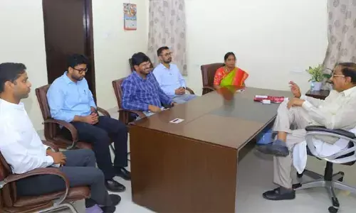 Minister : ప్రభుత్వ స్థలాలను కాపాడండి