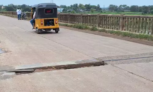 Bridge :మానేరు బ్రిడ్జికి పొంచి ఉన్న ప్రమాదం..