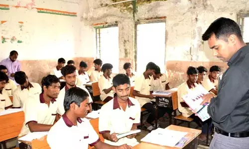 Collector Anudeep Durishetti : ఉన్నత స్థాయికి ఎదగాలంటే లక్ష్యం నిర్ధేశించుకుని చదవాలి