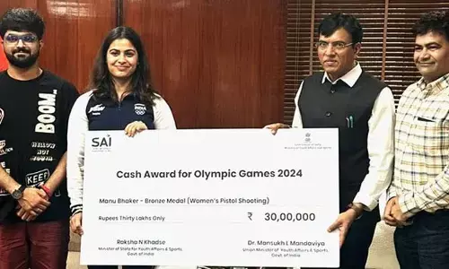 Manu Bhaker : మను బాకర్‌కు రూ. 30 లక్షల నజరానా