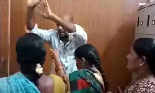 విద్యార్థినులతో అసభ్య ప్రవర్తన.. ఉపాధ్యాయుడికి దేహశుద్ది