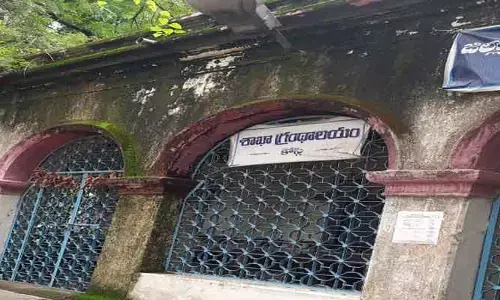 శిథిలావస్థలో గ్రంథాలయం
