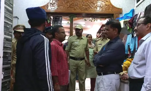 గంజాయి విక్రయిస్తున్న నలుగురు అరెస్ట్​