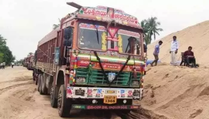 ఇసుక కాంట్రాక్టర్ల ఇష్టారాజ్యం..! ఇసుక కాంట్రాక్టర్ల ఇష్టారాజ్యం..!