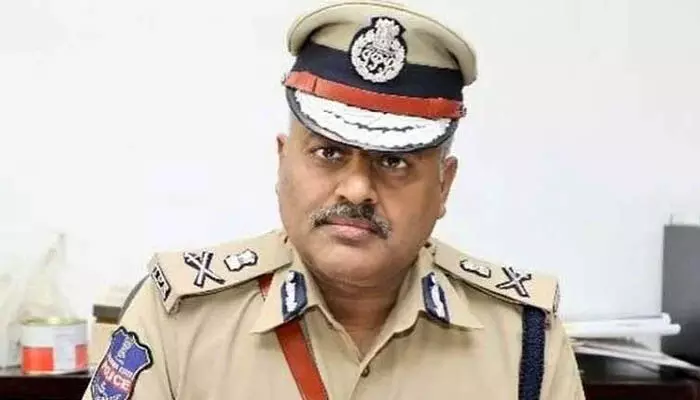BREAKING: బంగ్లాదేశ్ ఉద్రిక్త పరిస్థితుల దృష్ట్యా నగరంలో నిఘా పెట్టాం.. డీజీపీ జితేందర్ కీలక వ్యాఖ్యలు BREAKING: బంగ్లాదేశ్ ఉద్రిక్త పరిస్థితుల దృష్ట్యా నగరంలో నిఘా పెట్టాం.. డీజీపీ జితేందర్ కీలక వ్యాఖ్యలు