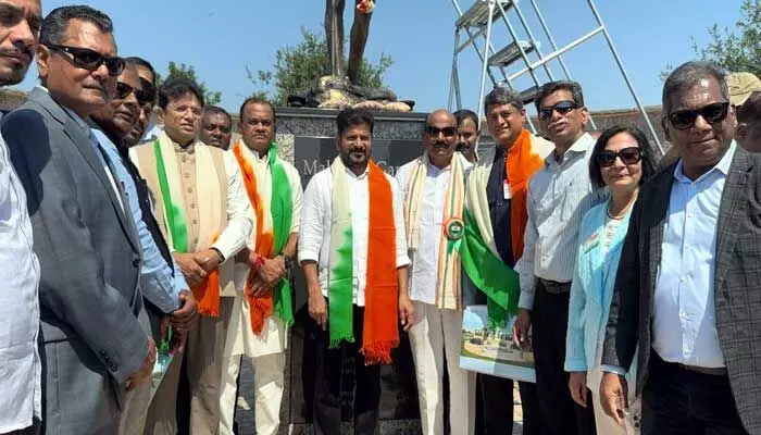 America : డల్లాస్ లోని మహాత్మాగాంధీ స్మారక స్థలిని సందర్శించిన సీఎం రేవంత్ రెడ్డి బృందం America : డల్లాస్ లోని మహాత్మాగాంధీ స్మారక స్థలిని సందర్శించిన సీఎం రేవంత్ రెడ్డి బృందం