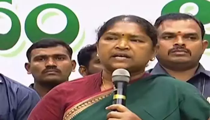 world adivasi day:ఆదివాసీలపై ఆ తప్పుడు ప్రచారం సరికాదు: సీతక్క world adivasi day:ఆదివాసీలపై ఆ తప్పుడు ప్రచారం సరికాదు: సీతక్క