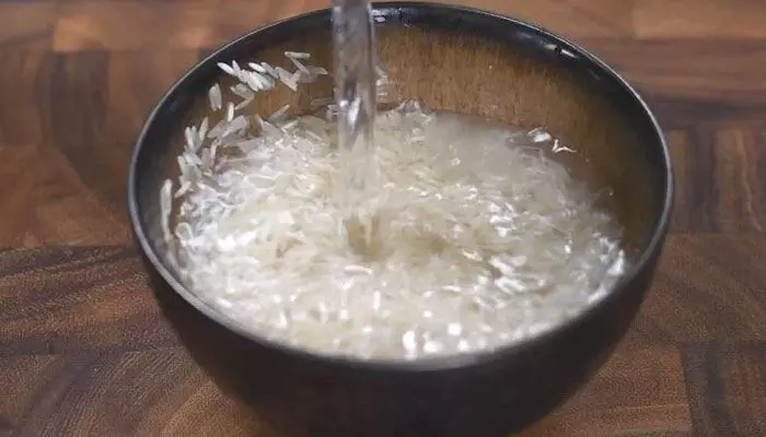 Soaked Rice: నానబెట్టిన బియ్యాన్ని తినడం మంచిదేనా.. షాకింగ్ నిజాలు చెప్పిన నిపుణులు Soaked Rice: నానబెట్టిన బియ్యాన్ని తినడం మంచిదేనా.. షాకింగ్ నిజాలు చెప్పిన నిపుణులు