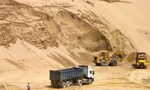 మంచిర్యాలలో ఇసుక బకాసురులు