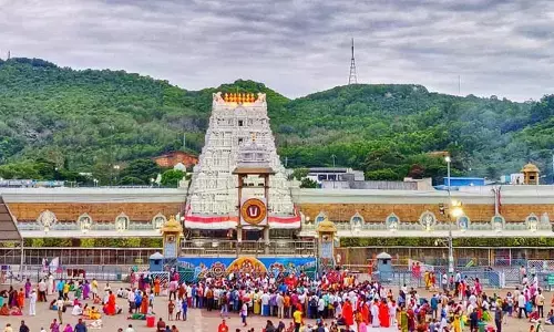 Tirumala Update: తిరుమలలో పెరిగిన భక్తుల రద్దీ.. సర్వదర్శనానికి 18 గంటల సమయం