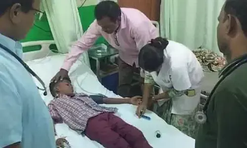 గురుకులంలో ముగ్గురు విద్యార్థులకు అస్వస్థత.. ఒకరి మృతి..!