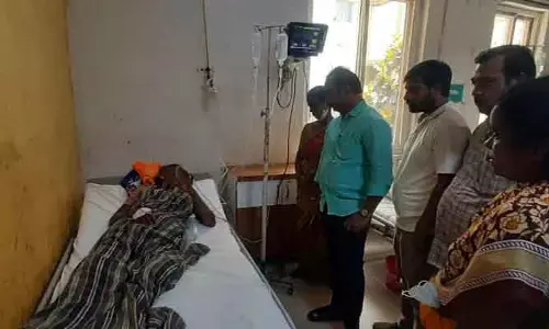 నీళ్లు అనుకుని దోమల మందు తాగిన మున్సిపల్ కార్మికురాలు