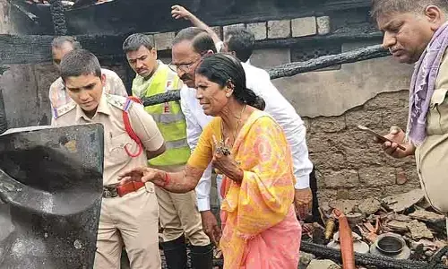 పేలిన సిలిండర్... ఇల్లు దగ్ధం..