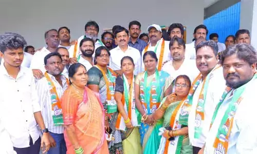 కొత్తగూడెంలో బీఆర్ ఎస్ కు భారీ షాక్.. కాంగ్రెస్ లోకి కీలక నాయకుడు