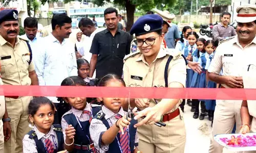 ఆకతాయిల పట్ల కఠినంగా వ్యవహరించాలి