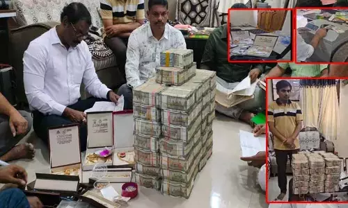 ACB Raids:నోట్ల గుట్టలు.. కిలోల కొద్దీ బంగారం ఏసీబీ వలలో నిజామాబాద్ మున్సిపల్ ఆఫీసర్