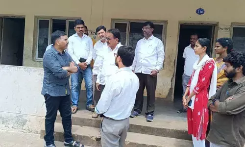 Additional Collector Chandrasekhar : బీసీ వెల్ఫేర్ హాస్టల్ తనిఖీ చేసిన అదనపు కలెక్టర్..