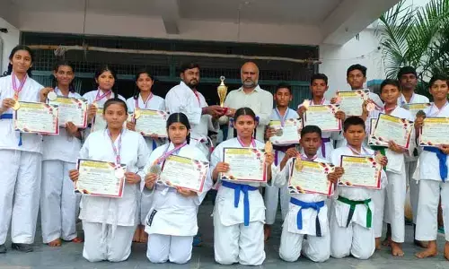 Championship : కరాటేలో న్యూ లిటిల్ ఫ్లవర్స్ విద్యార్థుల ఓవరాల్ ఛాంపియన్ షిప్..