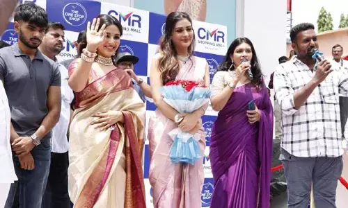 Actress : కరీంనగర్ లో సందడి చేసిన సినీ తారలు..!