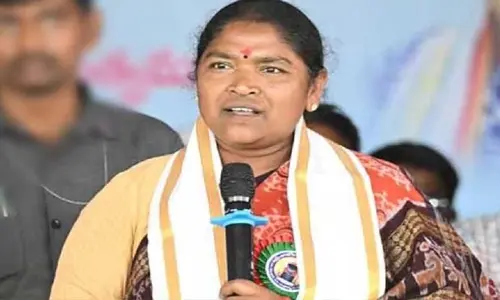 కేంద్ర మంత్రికి తెలంగాణ మంత్రి సీతక్క కీలక రిక్వెస్ట్